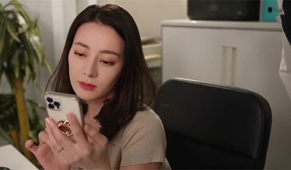 AI-迪丽热巴-热情奔放的女上司