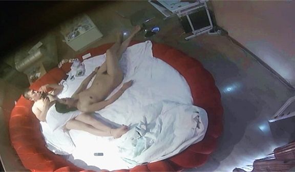 360偷拍到地方大哥带新女人去开房千万不能被嫂子