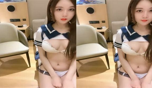 JK装苗窕大奶骚货口交伺候肥宅操