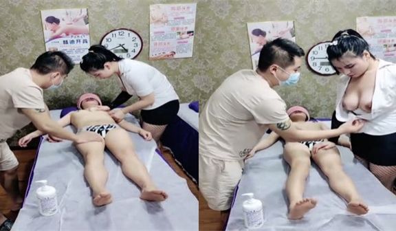 按摩店里的骚技师背着顾客直接在旁边偷情