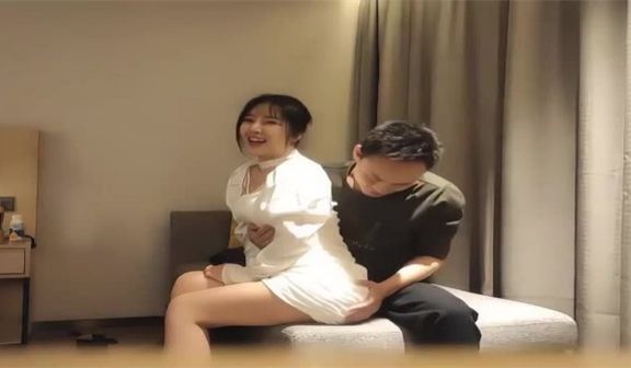 步宾探花长相甜美极品白裙妹