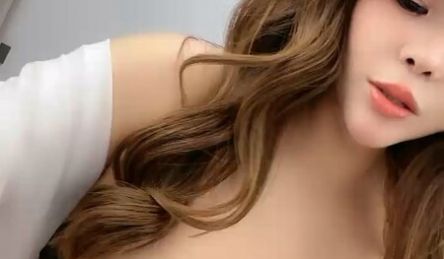 哺乳期大奶小少妇大乳晕奶头揉捏挤奶乳汁喷射玩弄奶