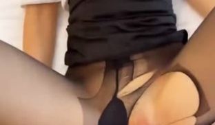 爆乳小骚货穿制服黑丝被男友拍照爆操呻吟不断