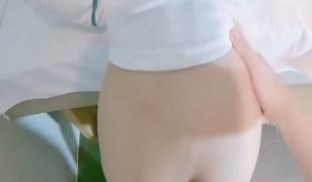 灰丝大长腿被按在洗手台上狂插