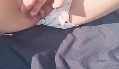 户外郊游不忘摸逼自慰