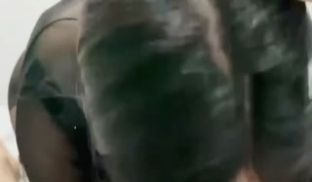 性感黑丝女郎自慰后被情人大屌插入