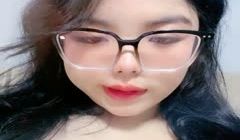 【我还是个处】肉欲系美女，大奶肥臀，性感红衣露出