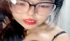 【我还是个处】肉欲系美女，丰乳肥臀黑白丝袜，掰开