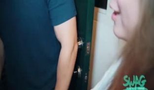 台湾 我的淫荡老婆居然让邻居内射 虐心NTR绿帽