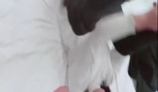 闷骚女友淫语对白被哄着插入的.