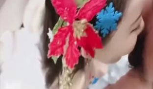 女朋友给我的圣诞节惊喜，偷偷把自己打扮成圣诞情趣
