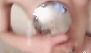露脸全裸抠鲍玩奶头.