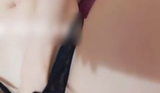 露脸秀美乳抠小穴.