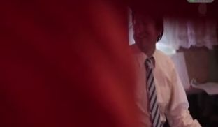 解说-乱交俱乐部里的妻子被浪荡前辈睡了1.