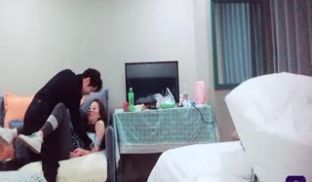 3P风骚美人妻身材苗条妩媚妖娆上集的。