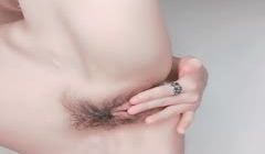 嘟十丽人_全程露脸自慰诱惑，特写逼逼粉粉毛比较浓