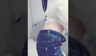 OL制服诱惑’哥哥把我操喷水好吗‘的。