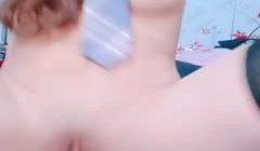 #SX_戴眼镜一线天白虎学生妹道具疯狂自慰直播大