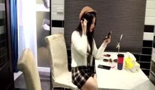JVID睡梦中莫名其妙就被操了一番的。
