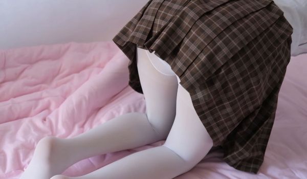 白丝少女的午休时间的。