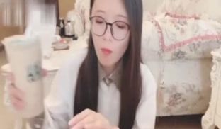 反差小仙女（司雨）逆体位深喉调教的。
