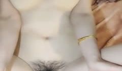 直播_美乳翘臀风骚迷人，让小哥无套插入骚穴.