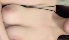 高挑御姐范妹子，黑丝大长腿，珍珠内裤只能遮住一线