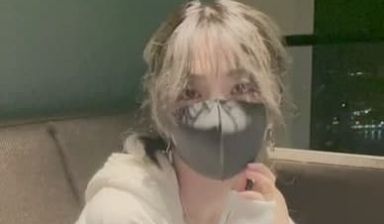 饥渴难耐，楼梯间做爱..