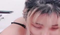 粉色头发越南大奶萌妹子逼逼无毛!.