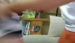小老弟趁大哥不在强上嫂子，撕扯中扒光衣服揉着奶子
