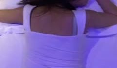 大叔包养黑丝袜清纯学生妹，半夜约出来到酒店，黑丝