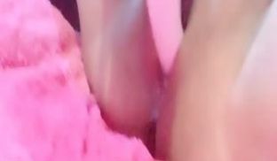 道具激情抽插骚穴淫水直流表情好骚浪叫呻吟不止刺激
