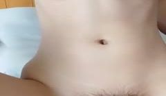 乱舞小美 纯欲美少女！自摸多毛骚穴 .