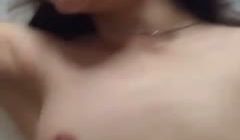 淫荡清纯女友，呻吟声不断.