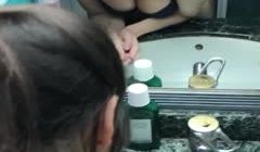 淫荡情侣厕所浴台站立后入抽插 气氛很不错.