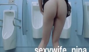 男厕的所自慰心里好兴奋怎么没有大屌哥哥来厕所呢.