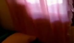 #私拍_夫妻俩背着孩子在房间啪啪_不敢发出一点声