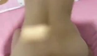 #自拍 清纯外表没想到这么骚