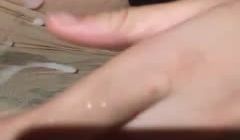 女友说，顶你个肺呀，射到我这上面来了