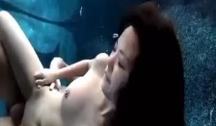 水下做爱高难度难得体验一次身材超棒后入抽插好刺激