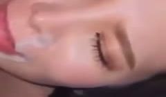 吞精#自拍#小姐姐被大鸡巴口射