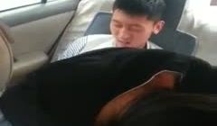 小情侣后座啪啪啪！妹子说你别照了 (1)