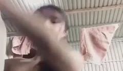 小骚货洗逼逼
