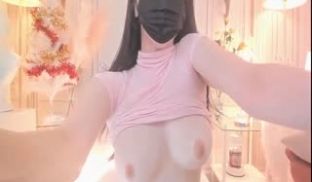 #直播 美女想要被操逼，秀出迷人的奶子