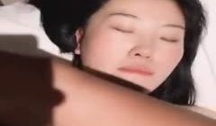受不了了 直接射脸上 (1)