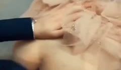 跟已婚女同事厕所偷情