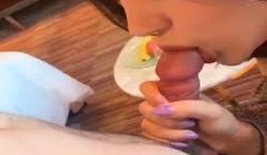 黑丝美女帮我口交