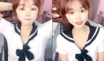 和男友激情操逼情趣制服一脸呆萌扶着屌吸吮骑上来抱