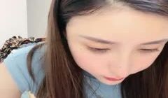 黑丝女神【甜腻小喵】裸舞一字马白虎道具自慰狂插！