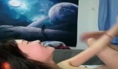 可爱学生女友跟小伙在家激情啪啪，69式口交大鸡巴
